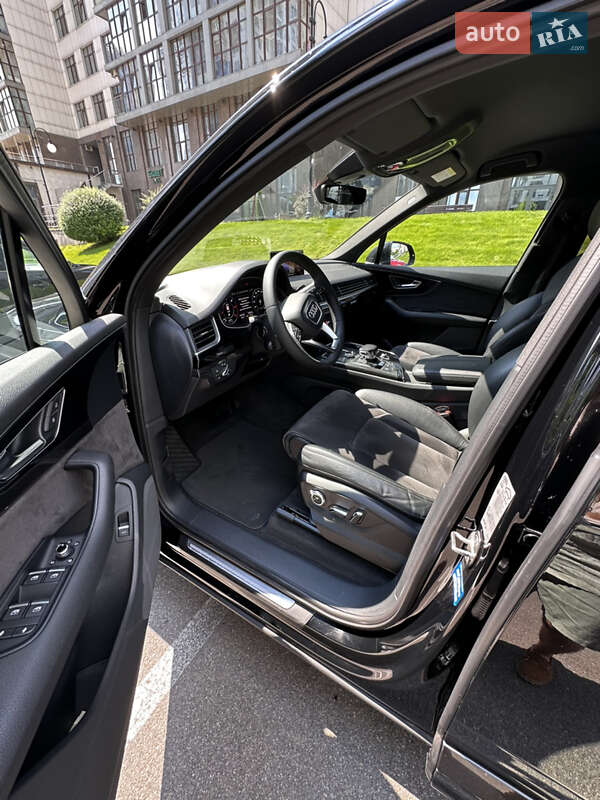 Внедорожник / Кроссовер Audi Q7 2017 в Киеве