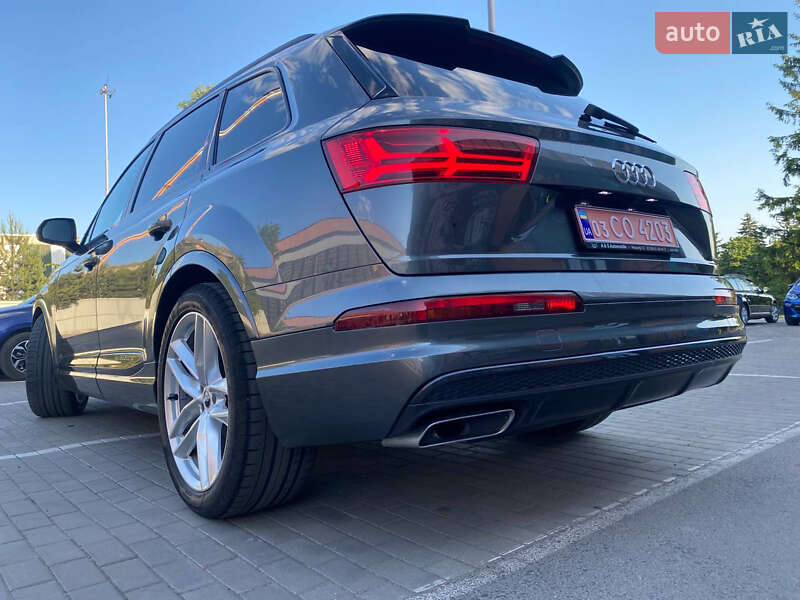 Позашляховик / Кросовер Audi Q7 2016 в Луцьку