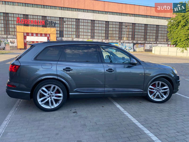 Позашляховик / Кросовер Audi Q7 2016 в Луцьку