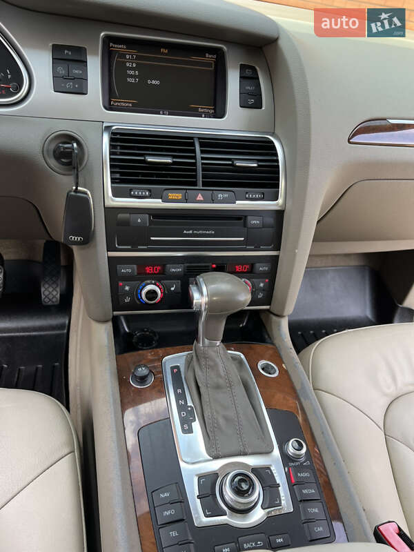 Позашляховик / Кросовер Audi Q7 2011 в Самборі