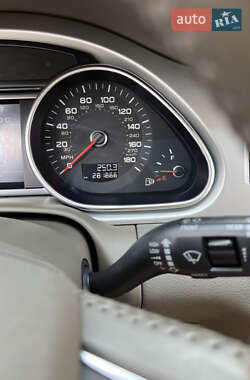 Внедорожник / Кроссовер Audi Q7 2011 в 