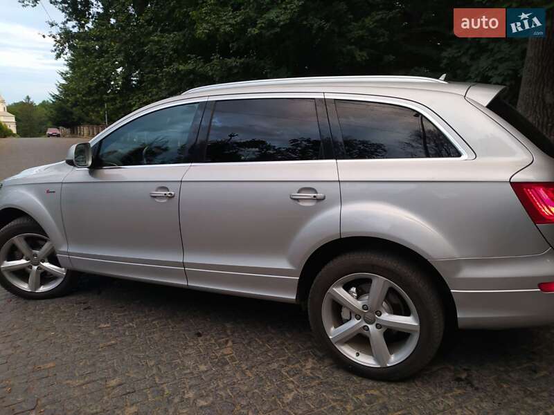 Внедорожник / Кроссовер Audi Q7 2015 в Черновцах