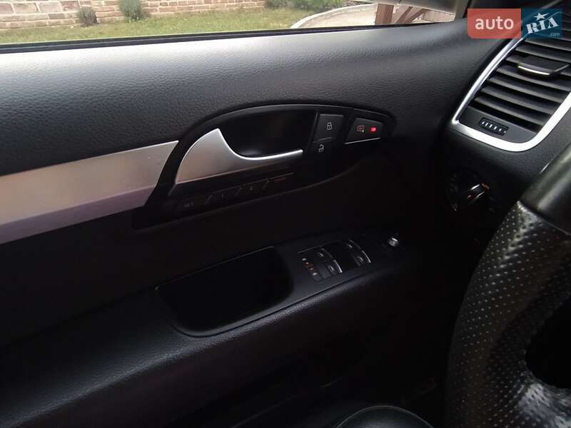 Внедорожник / Кроссовер Audi Q7 2015 в Черновцах