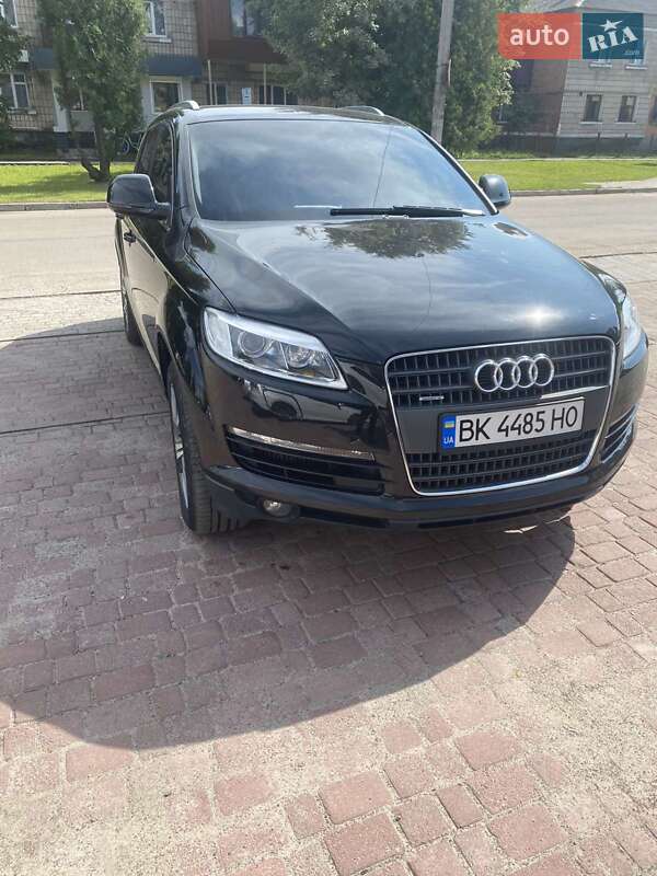 Внедорожник / Кроссовер Audi Q7 2007 в Рокитном