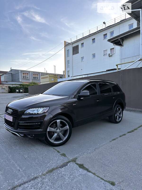 Внедорожник / Кроссовер Audi Q7 2014 в Косове