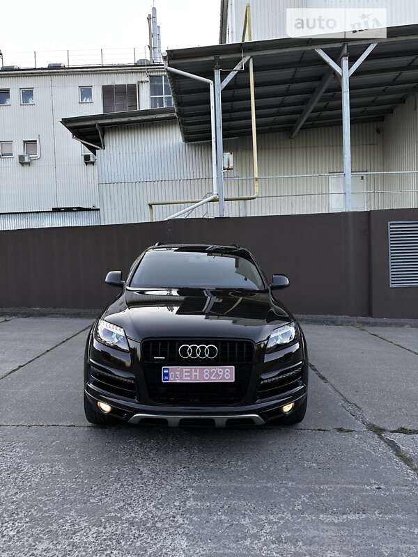 Внедорожник / Кроссовер Audi Q7 2014 в Косове