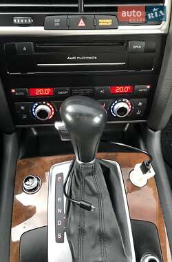 Внедорожник / Кроссовер Audi Q7 2010 в 
