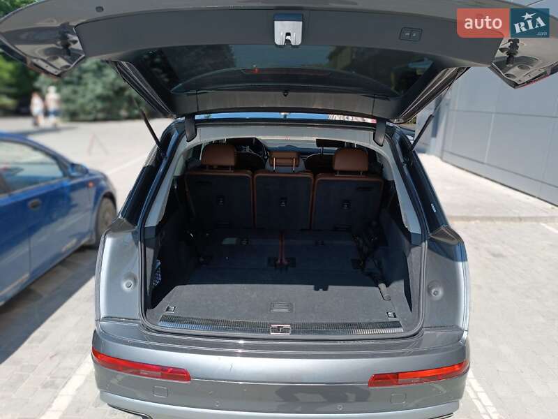 Позашляховик / Кросовер Audi Q7 2019 в Львові