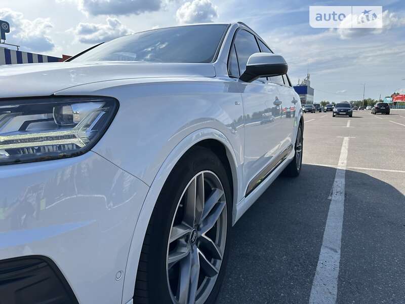 Позашляховик / Кросовер Audi Q7 2016 в Черкасах