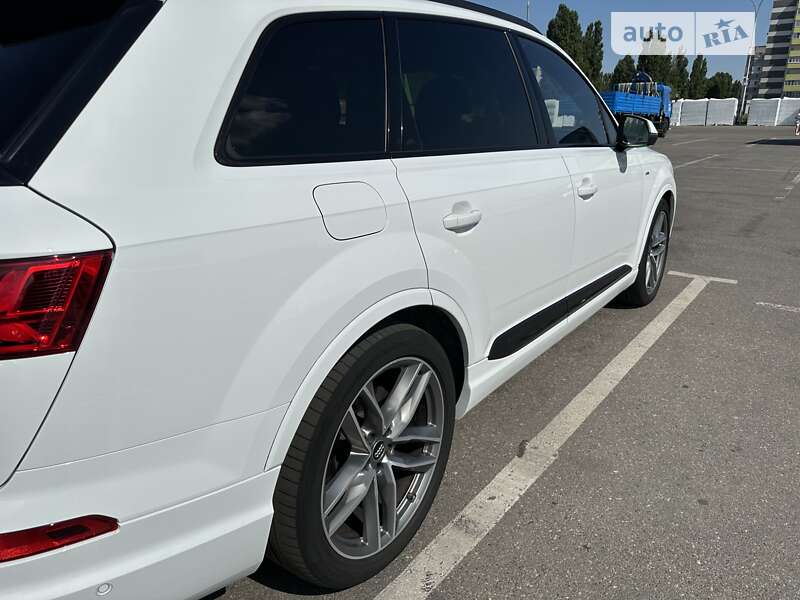 Позашляховик / Кросовер Audi Q7 2016 в Черкасах