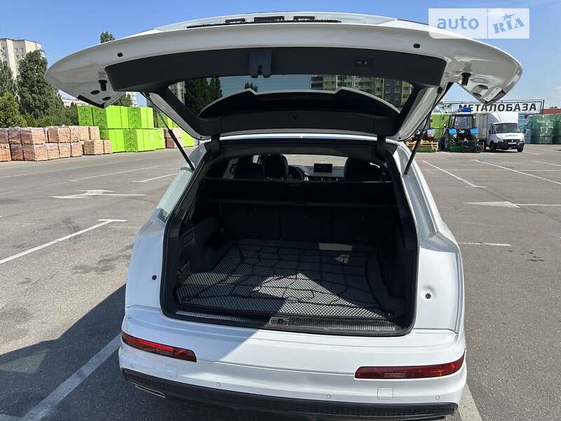 Позашляховик / Кросовер Audi Q7 2016 в Черкасах