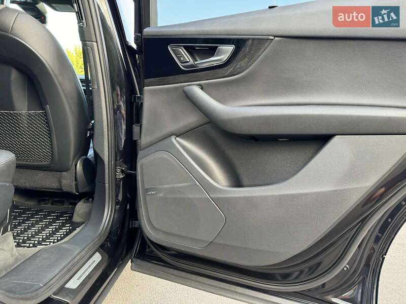 Позашляховик / Кросовер Audi Q7 2017 в Дніпрі