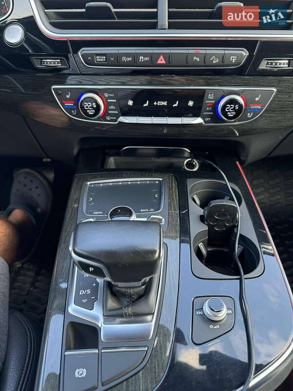 Позашляховик / Кросовер Audi Q7 2017 в Дніпрі