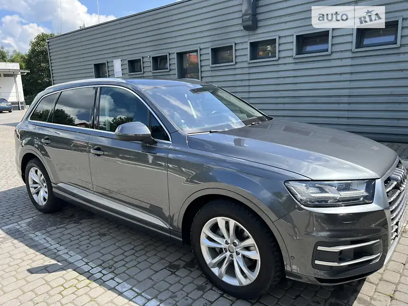 Внедорожник / Кроссовер Audi Q7 2016 в 