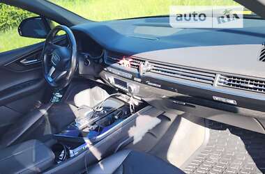 Позашляховик / Кросовер Audi Q7 2016 в 