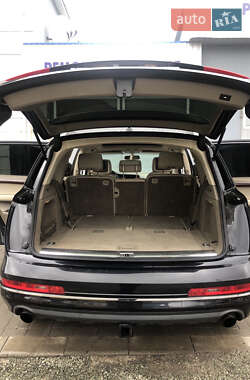 Позашляховик / Кросовер Audi Q7 2010 в 