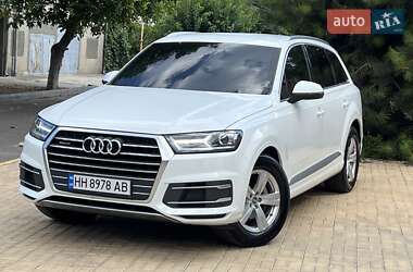 Позашляховик / Кросовер Audi Q7 2016 в 