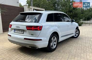 Позашляховик / Кросовер Audi Q7 2016 в 