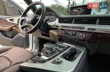 Позашляховик / Кросовер Audi Q7 2016 в 