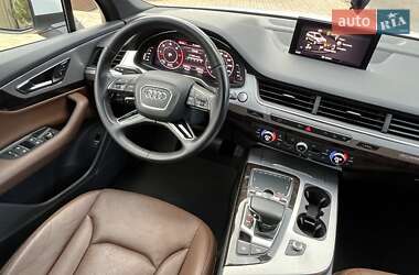 Позашляховик / Кросовер Audi Q7 2016 в 