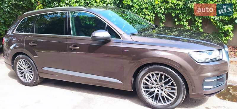 Позашляховик / Кросовер Audi Q7 2016 в Києві