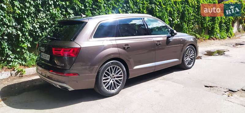 Позашляховик / Кросовер Audi Q7 2016 в Києві