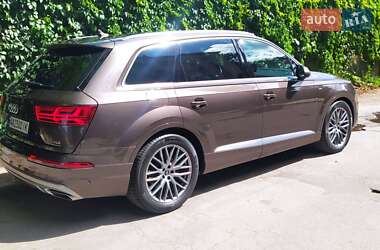 Внедорожник / Кроссовер Audi Q7 2016 в 