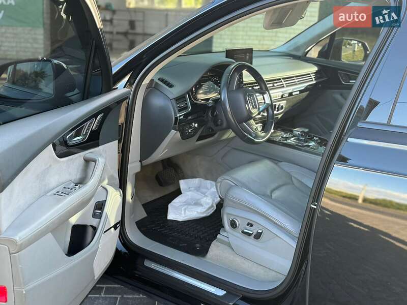Внедорожник / Кроссовер Audi Q7 2017 в Киеве