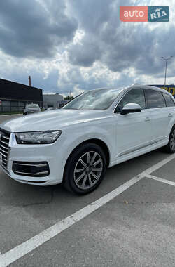 Внедорожник / Кроссовер Audi Q7 2016 в 