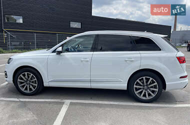 Внедорожник / Кроссовер Audi Q7 2016 в 