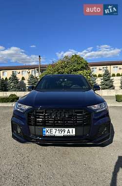 Внедорожник / Кроссовер Audi Q7 2021 в 