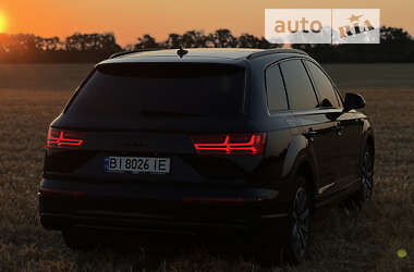 Позашляховик / Кросовер Audi Q7 2017 в Лубнах