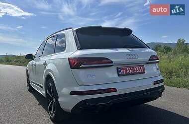 Позашляховик / Кросовер Audi Q7 2020 в 