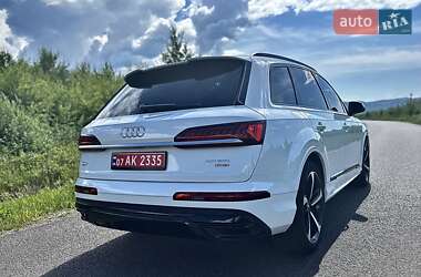Позашляховик / Кросовер Audi Q7 2020 в 