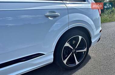 Позашляховик / Кросовер Audi Q7 2020 в 