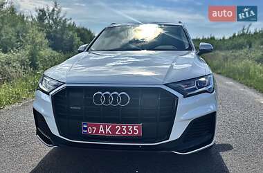 Позашляховик / Кросовер Audi Q7 2020 в 