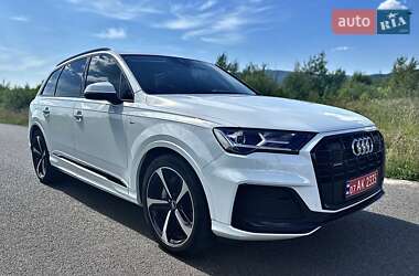 Позашляховик / Кросовер Audi Q7 2020 в 