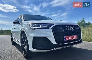 Позашляховик / Кросовер Audi Q7 2020 в 