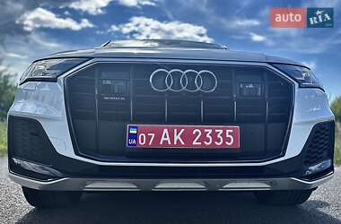 Позашляховик / Кросовер Audi Q7 2020 в 