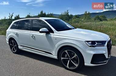 Позашляховик / Кросовер Audi Q7 2020 в 