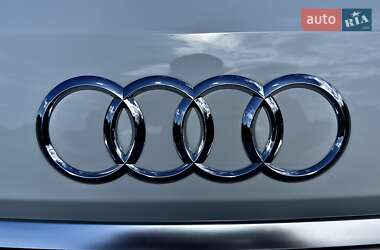 Позашляховик / Кросовер Audi Q7 2020 в 