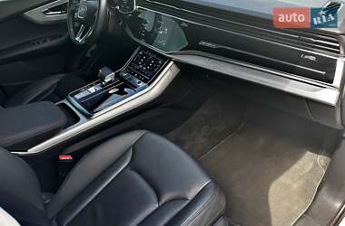 Позашляховик / Кросовер Audi Q7 2020 в 