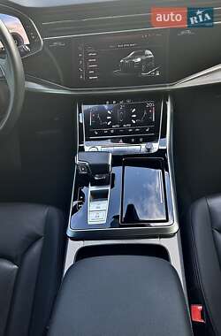 Позашляховик / Кросовер Audi Q7 2020 в 