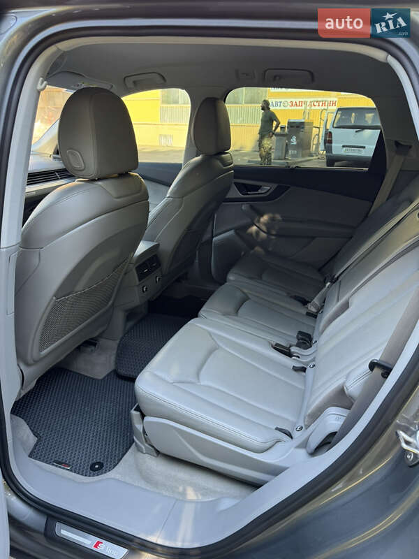 Внедорожник / Кроссовер Audi Q7 2015 в Каменец-Подольском