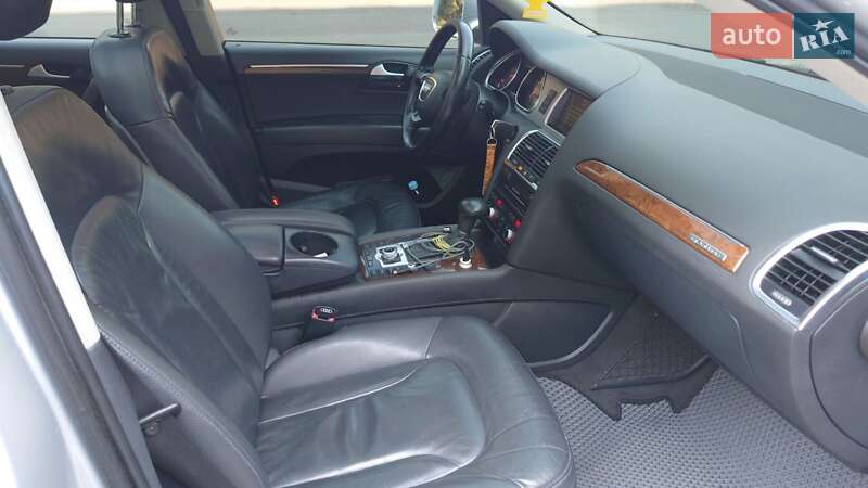 Позашляховик / Кросовер Audi Q7 2011 в Луцьку