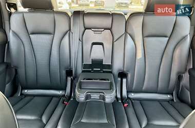 Внедорожник / Кроссовер Audi Q7 2016 в 