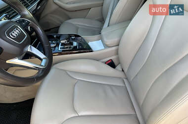 Внедорожник / Кроссовер Audi Q7 2017 в 
