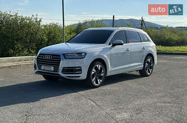 Внедорожник / Кроссовер Audi Q7 2017 в 
