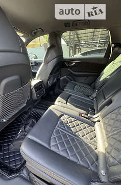 Внедорожник / Кроссовер Audi Q7 2020 в 