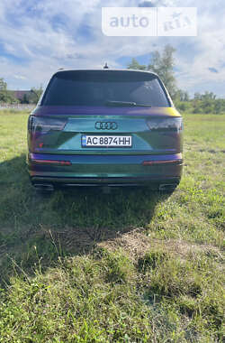 Позашляховик / Кросовер Audi Q7 2017 в 